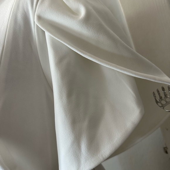 🆕Calvin Klein Ivory Petal Sleeve Dress - Picture 7 of 17